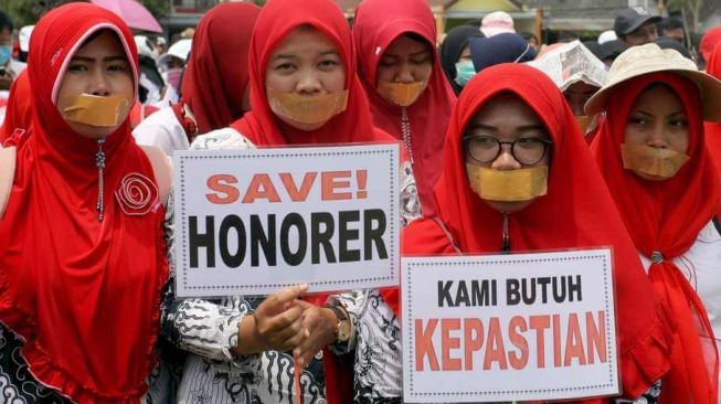 Nasib Guru Honorer, Status Tidak Kunjung Pasti, Kapan Bisa Sejahtera?