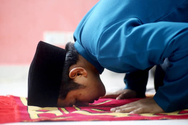 [Fikih] Berdoa di Antara Dua Salat yang Dijamak, Bolehkah?