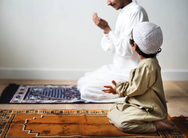 Remaja Muslim, yang Muda dan Menjaga Salat