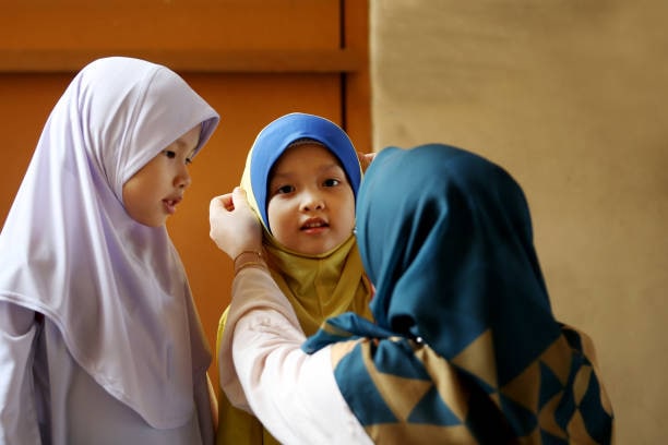 Menanamkan Adab pada Anak Sejak Dini