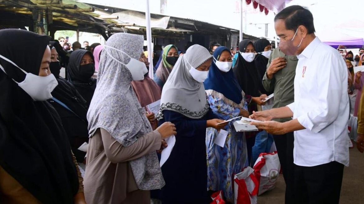 [Kabar] Bansos Kenaikan Harga BBM, Iffatul Insani: Melindungi Rakyat?