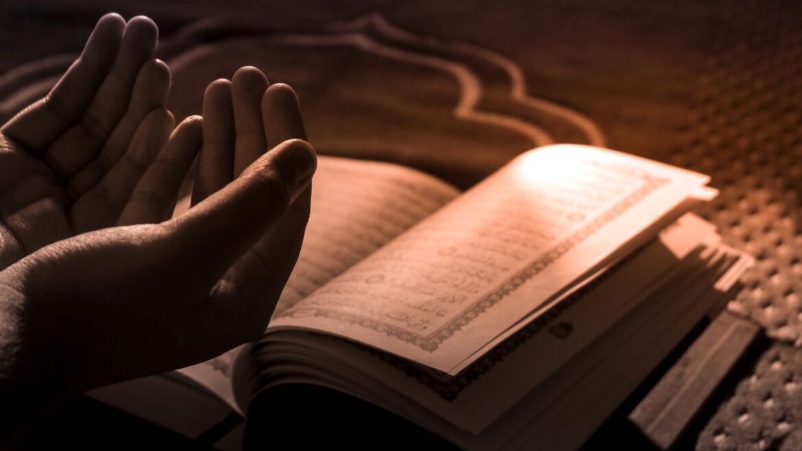 [Syarah Hadis] Ma’al Hadits al-Syarif: Bagaimana Seorang Muslim Merasa Cukup dengan Mengingat Allah, sedangkan Hukum-Hukum-Nya Diabaikan?