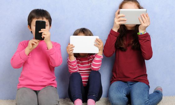 Membentengi Keluarga dari Serangan Pornografi
