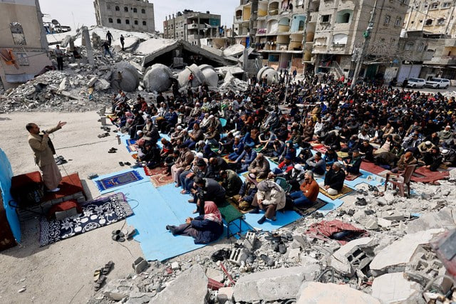 [Kabar] Muslim Rafah Menghabiskan Ramadan di Reruntuhan Masjid