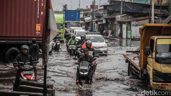 Banjir Jakarta, Kapitalisme Menenggelamkan Kota