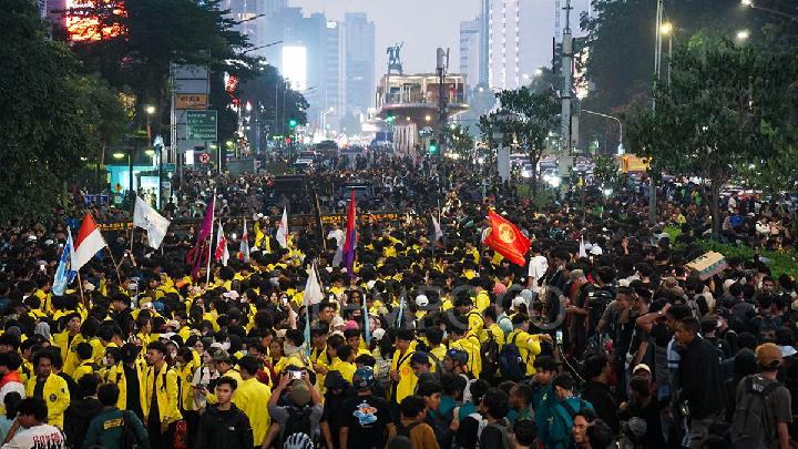 [Editorial] Indonesia Bangkrut (?), Saatnya Bangkit dengan Kepemimpinan Islam